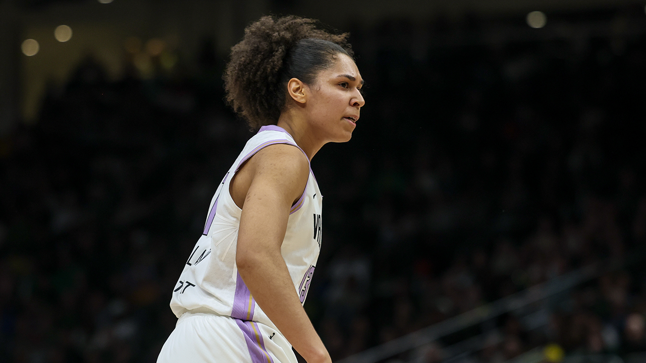 Janelle Salaün Records 20 Points, Hitting 5 3-Pointers vs. Storm - 5/8/26
